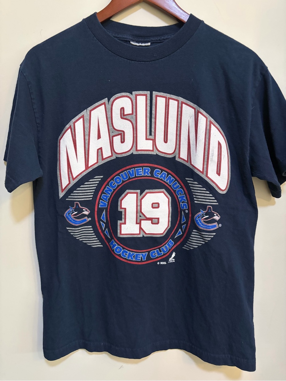 Vancouver Canucks Markus Naslund #19 NHL T-Shirt Men’s Size M Navy Blue